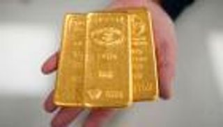 سعر الذهب اليوم يرتفع وسط ترقب السوق لبيانات اقتصادية أمريكية