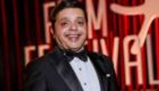 محمد هنيدي يكشف تفاصيل فيلمه الجديد «قصة حقيقية من بالي»