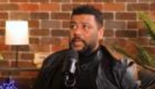 محمد جمعة يروي أزمة مالية كادت أن تحرمه من الأبوة