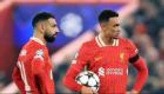 اعترف بتعلمه الإسبانية.. هل يرافق محمد صلاح زميله إلى الليغا؟