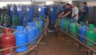 نقص أسطوانات الغاز يُفاقم قسوة الشتاء في تونس.. موعد انتهاء الأزمة