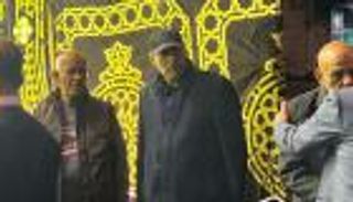 الفنان أحمد بدير يتلقى عزاء شقيقته وسط أسرته والنجوم (صور)