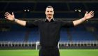 لحل أزمة ميلان.. إبراهيموفيتش يقترح ضم نجم مانشستر يونايتد