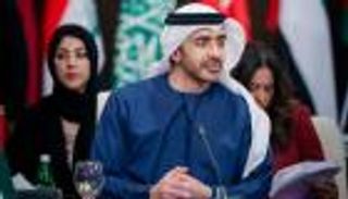 عبدالله بن زايد يبحث مع وفد حكومة سوريا الانتقالية تعزيز العلاقات