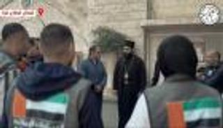 «الفارس الشهم 3» توزع كسوة شتوية على الطائفة الأرثوذكسية في غزة