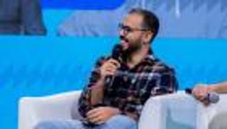 «أحمد أبو زيد» في قمة المليار متابع 2025.. رمز النجاح في التعليم الرقمي