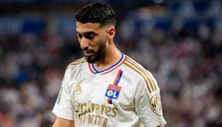 بن رحمة لاعب ليون الفرنسي