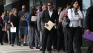 نمو الوظائف في أمريكا يفوق التوقعات خلال ديسمبر.. لماذا تراجعت البطالة؟