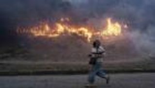 حرائق لوس أنجلوس.. مشاهير هوليوود يفتحون خزائن ملابسهم للمتضررين