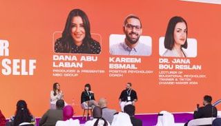 فعاليات قمة المليار متابع 2025