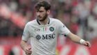 مفاجأة.. مانشستر يونايتد يحدد قيمة بيع نجمه لنابولي