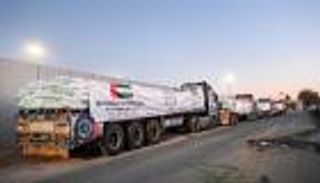 35 شاحنة كبيرة.. 3 قوافل إماراتية محملة بمساعدات إغاثية وطبية تصل غزة 