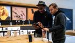 دعوى قضائية ضد «أبل» بقيمة 1.5 مليار استرليني في بريطانيا