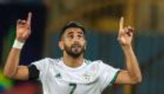 قلبت حياة رياض محرز.. قصة نصيحة ذهبية لقائد منتخب الجزائر