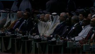 الشيخ محمد بن زايد آل نهيان رئيس دولة الإمارات خلال افتتاح القمة