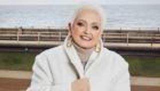 وفاة أسطورة البوب الإيرلندية ليندا نولان عن عمر 65 عامًا