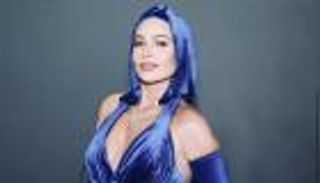 مثل عروسة البحر.. باميلا الكيك تتألق بإطلالة اللون الأزرق (صور)