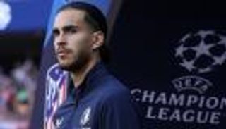 رامز زروقي «البطيء» يثير حيرة نجم أياكس السابق