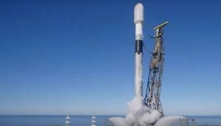 إطلاق القمر الصناعي