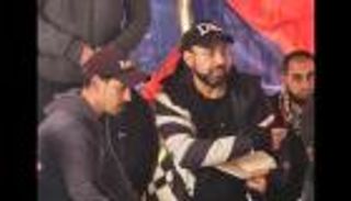 انهيار مراد فكري صادق في جنازة والده: «السند مات»