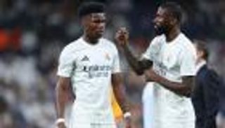 أدهش زملاءه.. كيف رد تشواميني على عداء جمهور ريال مدريد؟