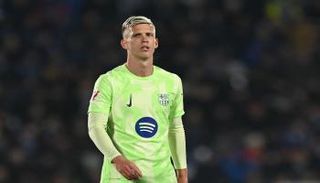 داني أولمو لاعب وسط برشلونة