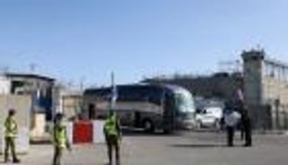 «العين الإخبارية» تنشر أسماء الأسرى الفلسطينيين المحررين بصفقة التبادل 