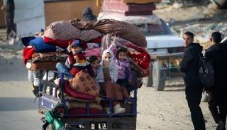 فلسطينيون عائدون إلى شمال غزة - أ.ف.ب