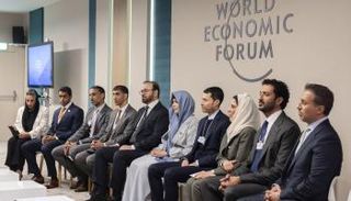 الوفد الإماراتي المشارك في دافوس 2025 خلال اللقاء