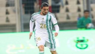 أنيس حاج موسى لاعب منتخب الجزائر