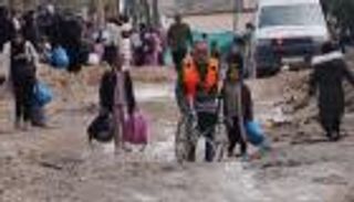 باليوم الثالث لـ«السور الحديدي».. مئات الفلسطينيين يغادرون جنين (صور)