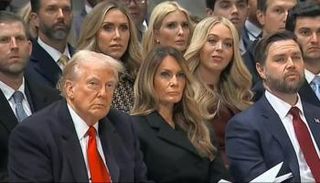 ترامب وعائلته في الكاتدرائية