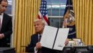 «الجنسية بالولادة».. أول معركة قانونية لترامب في البيت الأبيض