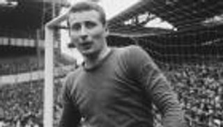 موظف بريد.. وفاة أصغر لاعب في تاريخ مانشستر يونايتد