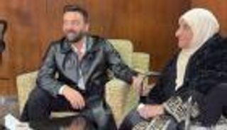 سامر المصري يعود إلى سوريا ويلتقي والدته بعد غياب 14 عاما