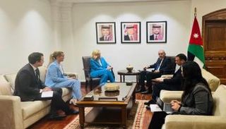 الصفدي خلال لقائه القائم بأعمال المنسق الخاص لعملية السلام في الشرق الأوسط 