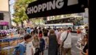 ثقة المستهلكين الأمريكيين تتراجع للمرة الأولى في 6 أشهر.. ما السبب؟