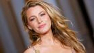 ممثلة «جوسيب غيرل» تهاجم بليك ليفلي: كانت «تتجشأ ورائحتها مزعجة»