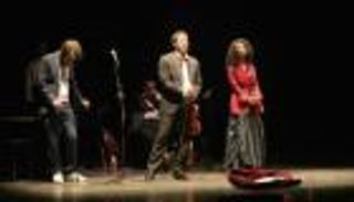 «جرانتي العزيزة».. مسرحية تتناول تحولات السياسة في تونس منذ الاستقلال