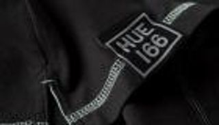 فكرة طلابية تصبح علامة بملايين الدولارات.. قصة صعود HUE في عالم الأزياء