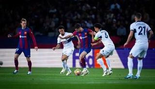 موعد مباراة برشلونة وباريس سان جيرمان اليوم 