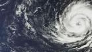 في رقصة نادرة مع إعصار هامبرتو.. «إيميلدا» يغيّر مساره قرب الساحل الشرقي الأمريكي