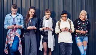 «جيل Z» كيف تختلف اهتمامات وسلوكيات أبناء العالم الرقمي؟