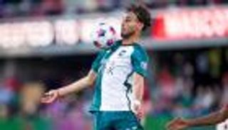 بعد عودته لمنتخب الجزائر.. أمين شياخة يصفي حساباته