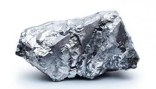 الفضة تلمع وسط العواصف