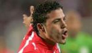 أول تعليق من عمرو زكي على «رسالة شوبير»