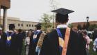 تأشيرات الطلاب الجزائريين تفجر معركة سياسية في فرنسا