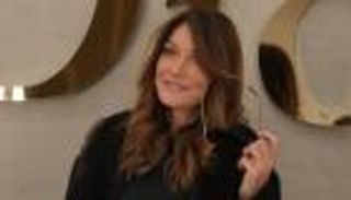 بريجيت ماكرون وكارلا بروني تخطفان الأضواء في عرض أزياء «ديور» بباريس