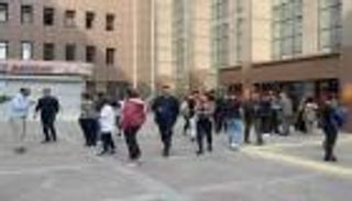 زلزال إسطنبول: السكان يفرون للشوارع.. ولا أضرار جسيمة