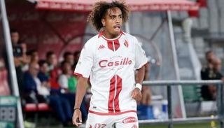 النجم الجزائري مهدى دورفال